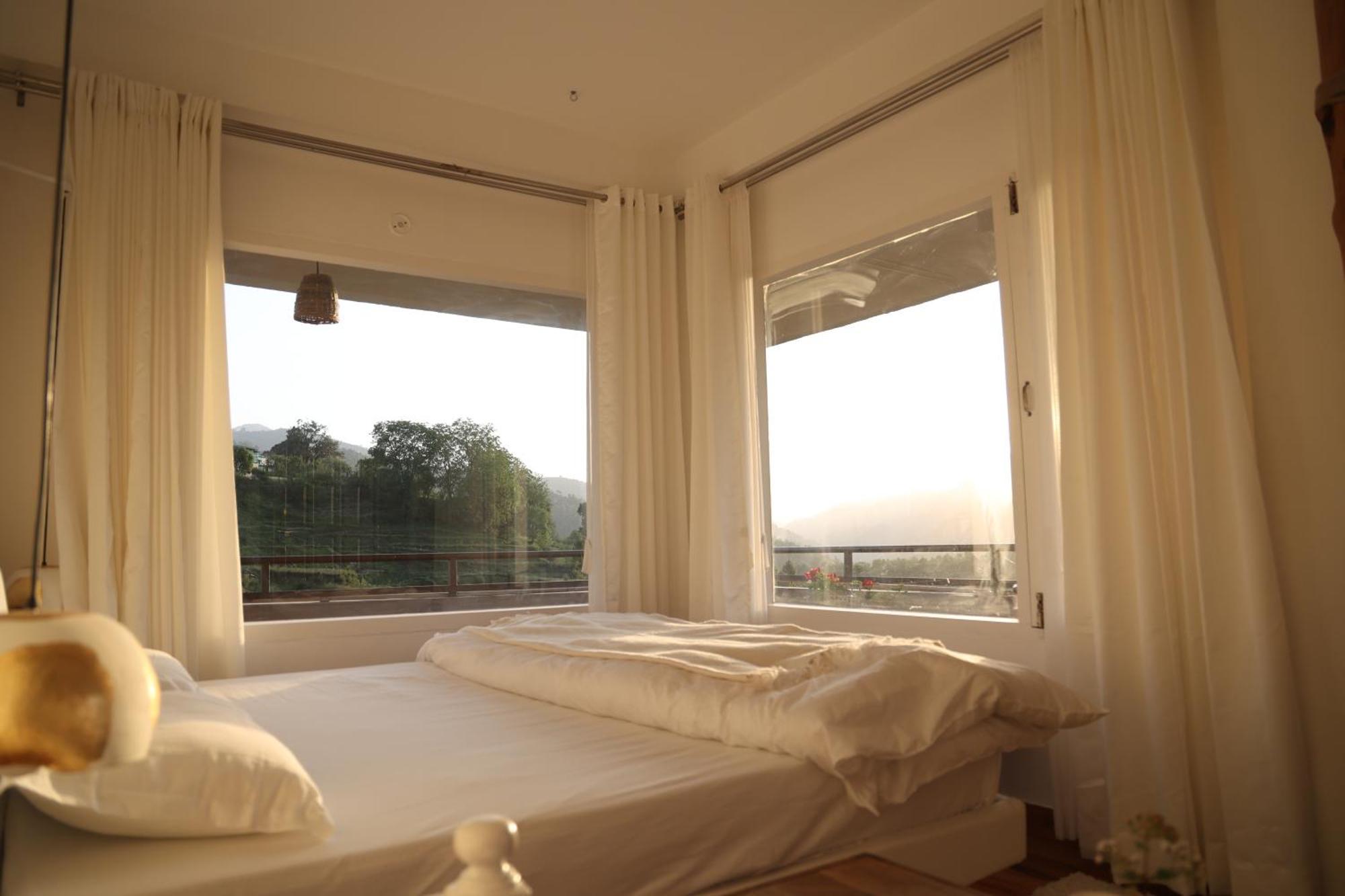 Exstasy Stays - Bathtub Rooms & Cafe - Your Romantic & Cozy Getaway - Thhpsociety - Mukteshwar Exteriör bild