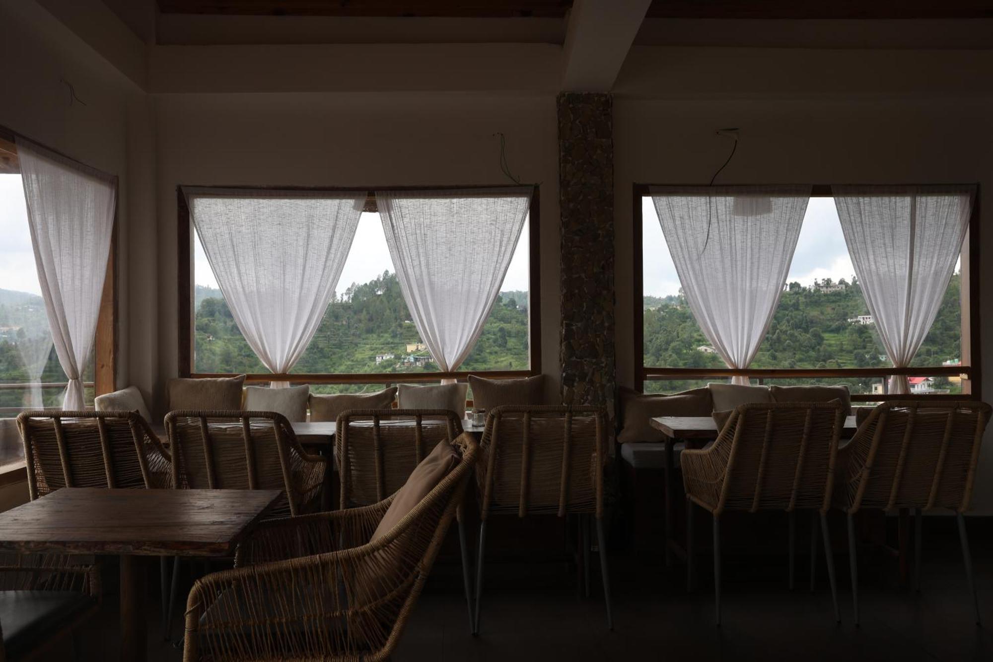 Exstasy Stays - Bathtub Rooms & Cafe - Your Romantic & Cozy Getaway - Thhpsociety - Mukteshwar Exteriör bild