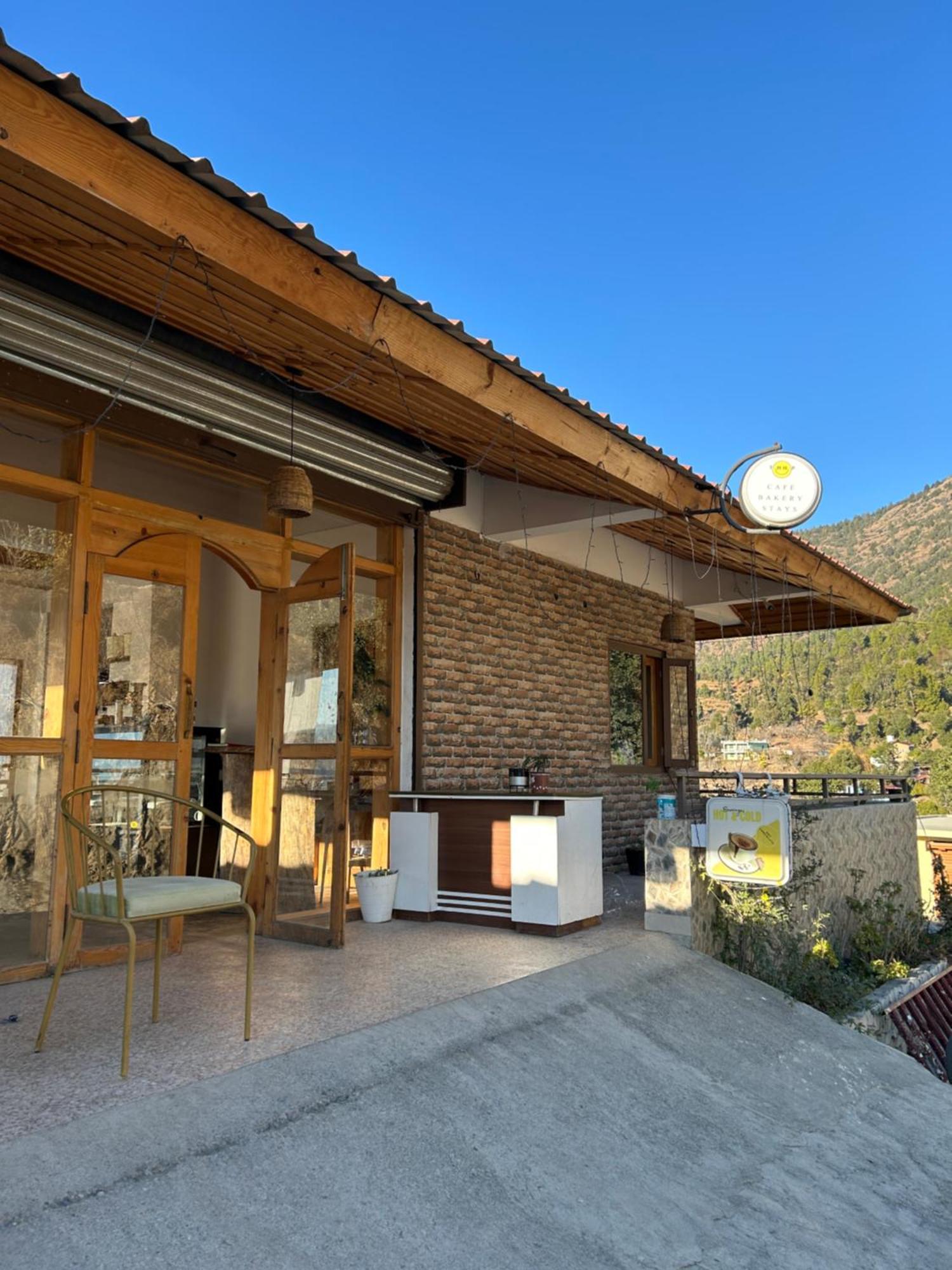 Exstasy Stays - Bathtub Rooms & Cafe - Your Romantic & Cozy Getaway - Thhpsociety - Mukteshwar Exteriör bild