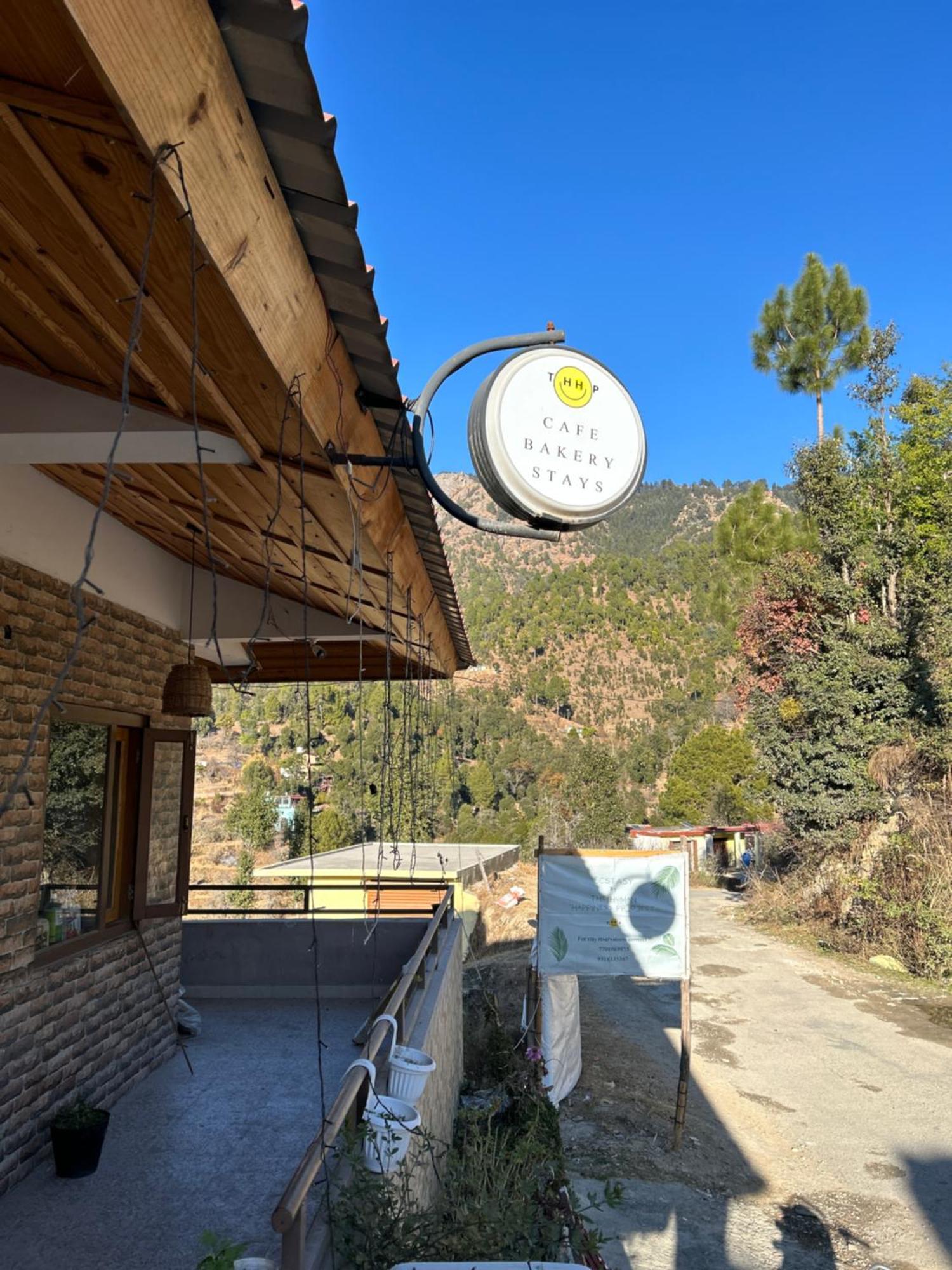 Exstasy Stays - Bathtub Rooms & Cafe - Your Romantic & Cozy Getaway - Thhpsociety - Mukteshwar Exteriör bild