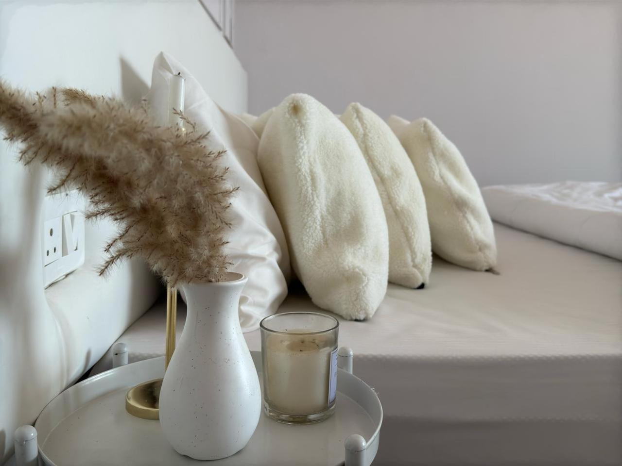 Exstasy Stays - Bathtub Rooms & Cafe - Your Romantic & Cozy Getaway - Thhpsociety - Mukteshwar Exteriör bild
