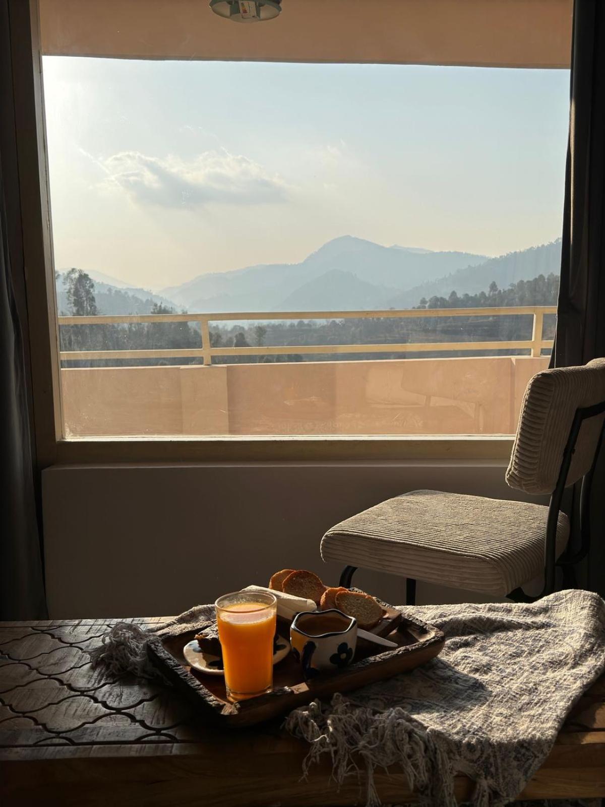 Exstasy Stays - Bathtub Rooms & Cafe - Your Romantic & Cozy Getaway - Thhpsociety - Mukteshwar Exteriör bild